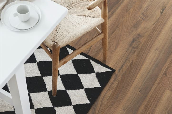 Pergo - Laminated Wooden Flooring -  Domestic Extra Uniclic - Italian Walnut