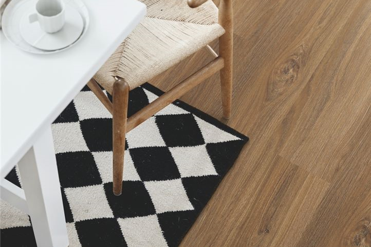 Pergo - Laminated Wooden Flooring -  Domestic Extra Uniclic - Chocolate Oak