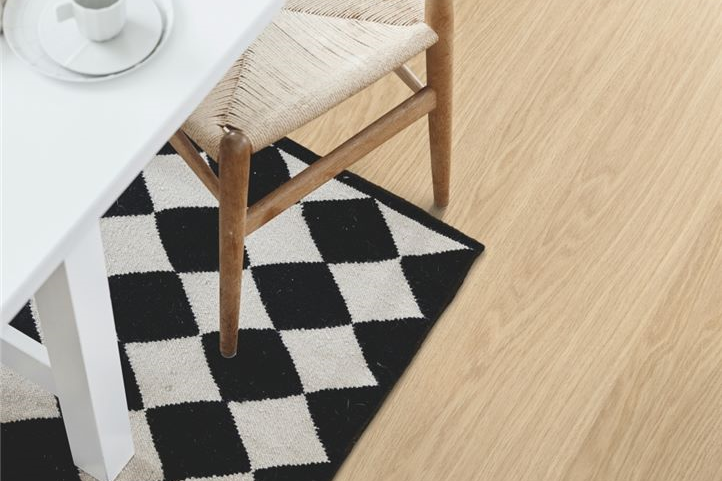 Pergo - Laminated Wooden Flooring -  Domestic Extra Uniclic - Light Natural Oak