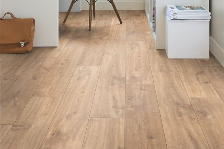 Midnight Oak Natural Laminated Wooden Flooring