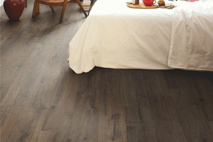 Classic Oak Brown Impressive Laminated Wooden Flooring